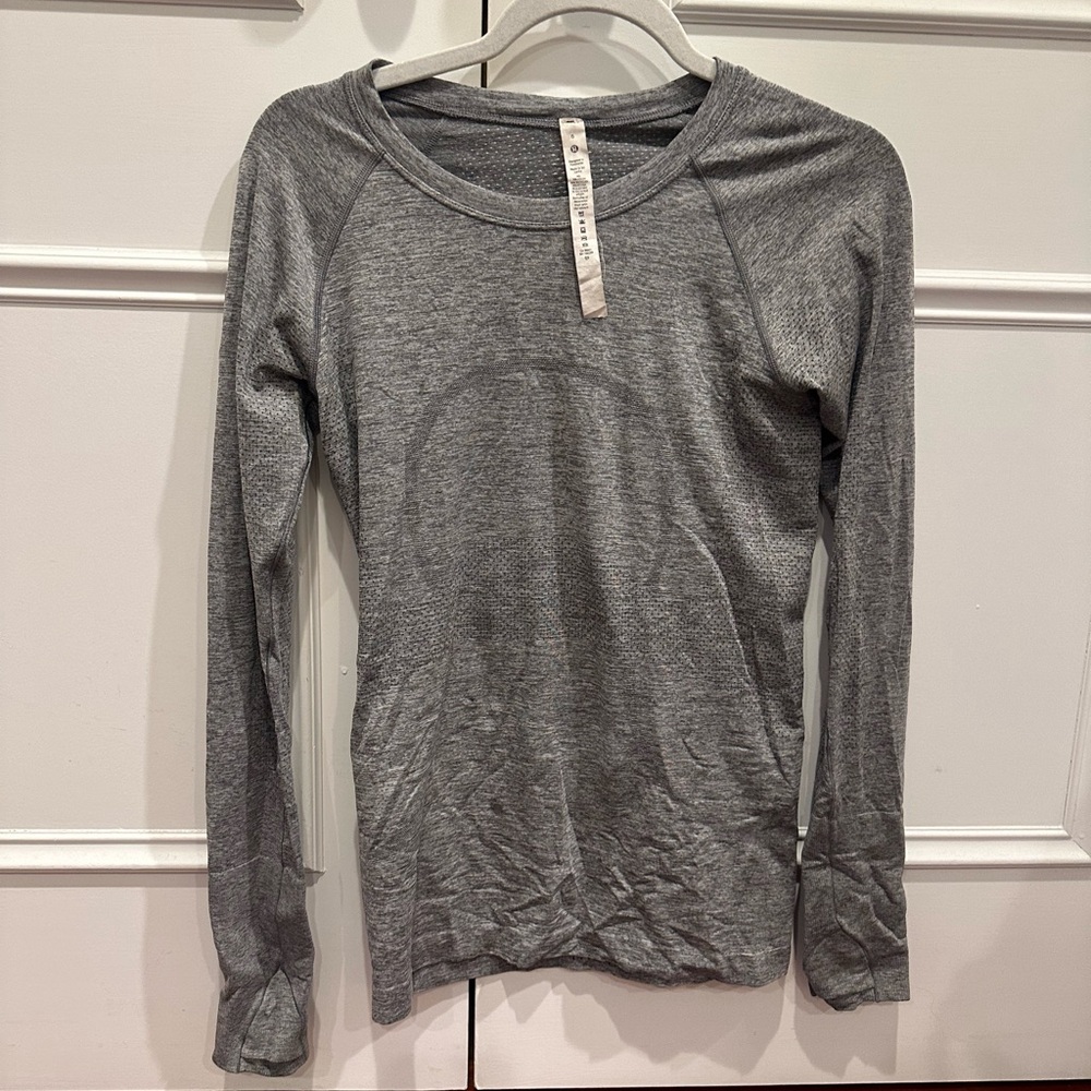 Lululemon grey top, long sleeve Swiftly Tech Long-Sleeve Shirt 2.0
Waist Length